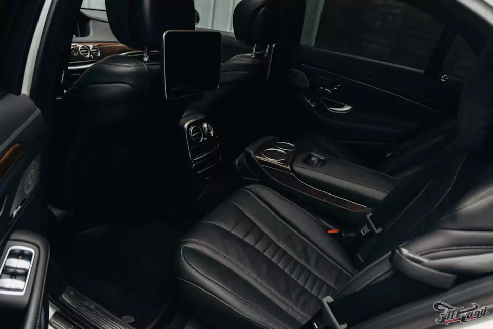 Выполнили полный антихром для Mercedes W222, произвели комплекс детейлинг-услуг и фирменный Шиномонтаж на вибростенде на стендах Hunter